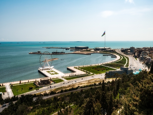 Why Turkish Tourists Should Drive to Highland Park in Baku